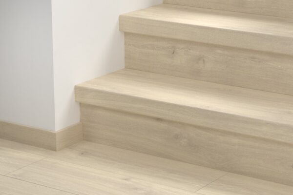CLM1655 Természetes Havanna Tölgy Bullnose Lépcsőborítás