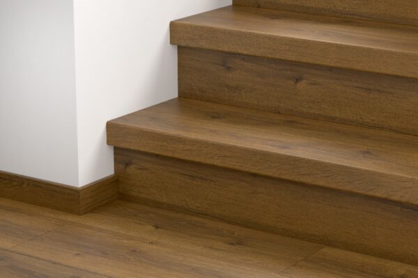 CLM5793 Kakaóbarna Tölgy Bullnose Lépcsőborítás