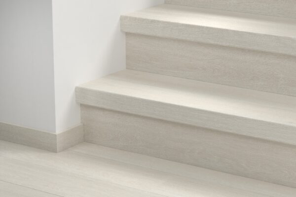 EL3573 Világosszürke Elegáns Tölgy Bullnose Lépcsőborítás