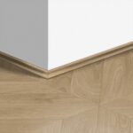 IPA4160 Középbarna Chevron Tölgy Scotia Szegélyléc
