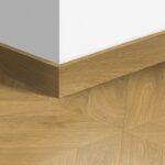 IPA4161 Természetes Chevron Tölgy Parketta Szegélyléc