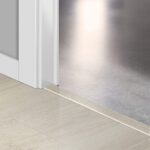 AVMPU40079 Világos Tengeri Fuvallat Tölgy Incizo 5in1 Burkolatváltó Profil és Lépcső Orrelem