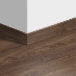 AVMPU40199 Csokoládé Színű Őszi Tölgy Standard Szegélyléc