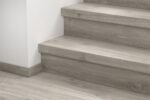 AVSPU40030 Fűrésszel Vágott Szürke Kanyon Tölgy Bullnose Lépcsőborítás