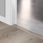 MJ3552 Csiszolt Sivatagi Szürke Tölgy Incizo 5in1 Burkolatváltó Profil és Lépcső Orrelem
