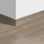 SIG4751 Patinás Barna Tölgy Standard Szegélyléc