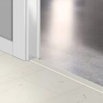 SIG4753 Fehérre Festett Tölgy Incizo 5in1 Burkolatváltó Profil és Lépcső Orrelem