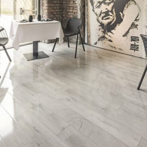 O251 Tölgy Fresco Snow Magasfényű Laminált Padló AQUApro